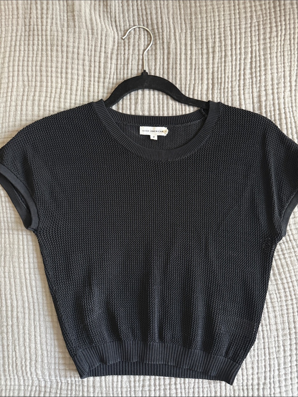 Good American Black Short-Sleeve Knit Mesh Tee
